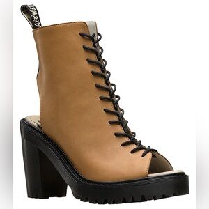EUC Dr. Martens Women's Carmelita Open Heel Lace Up Boots, tan color, size 9